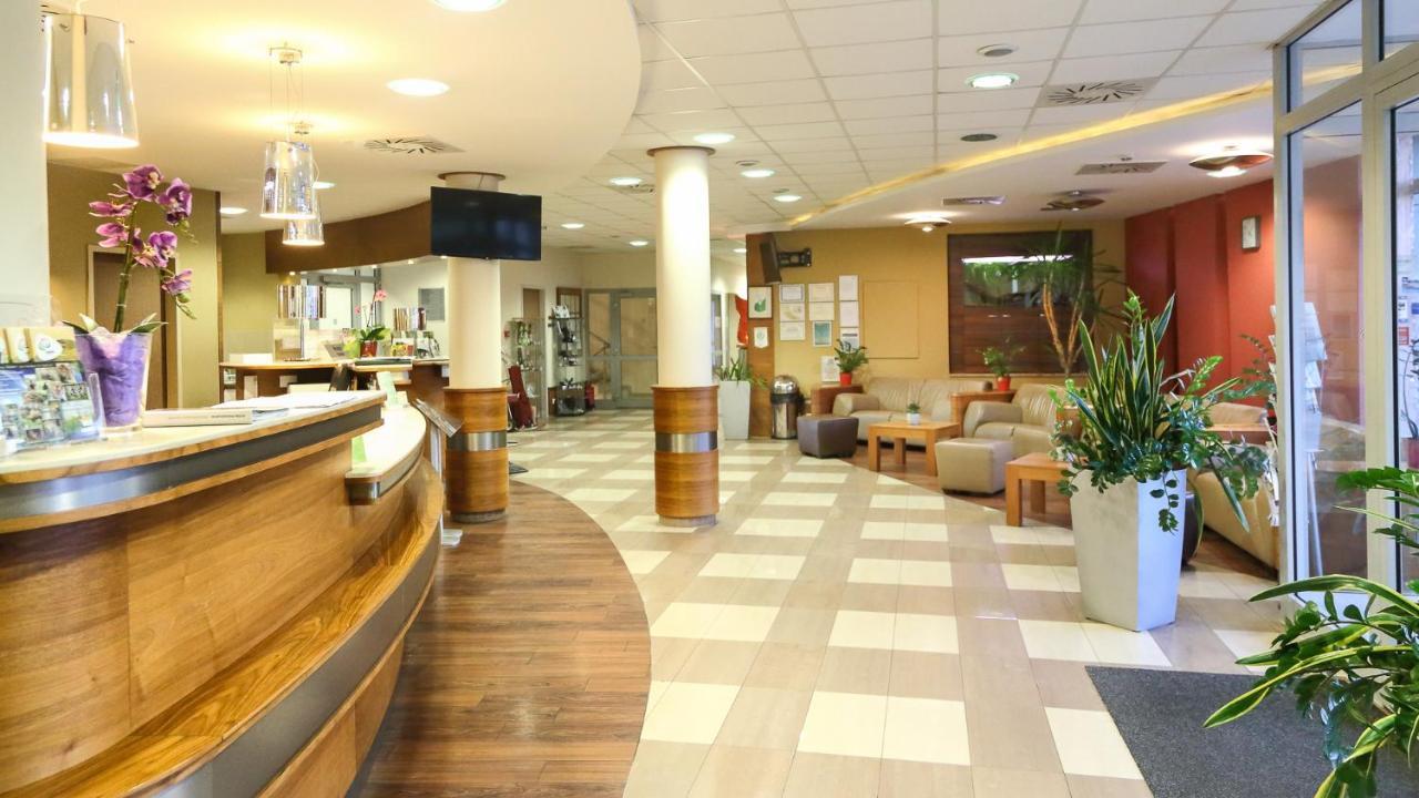 Hotel Famulus Ráb Exteriér fotografie