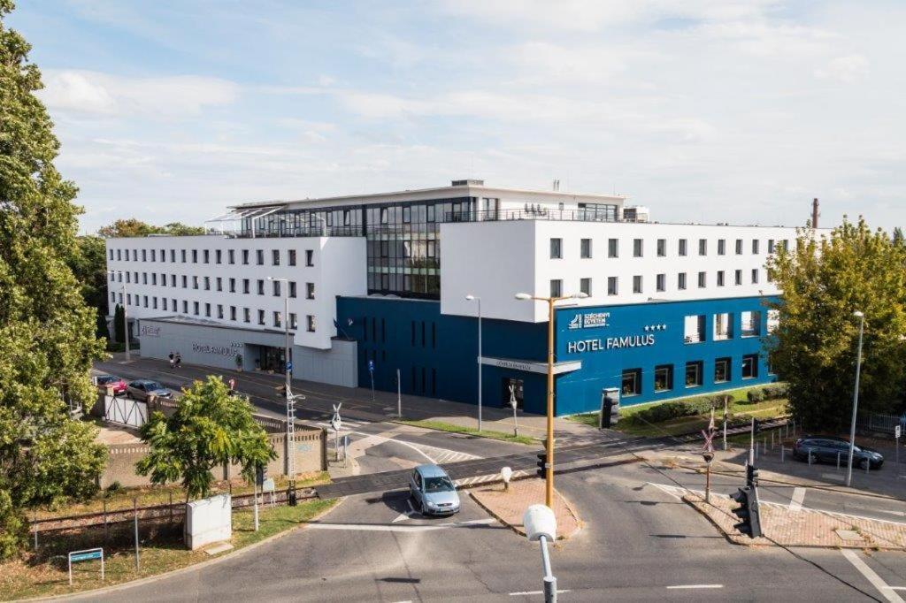 Hotel Famulus Ráb Exteriér fotografie