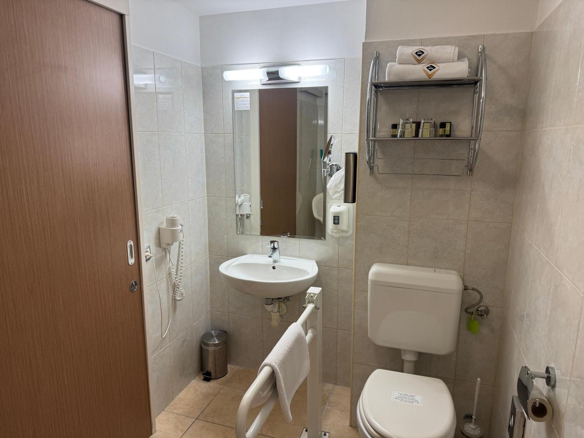 Hotel Famulus Ráb Pokoj fotografie
