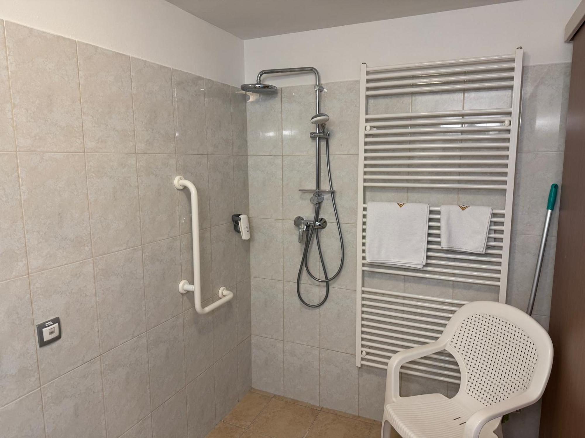 Hotel Famulus Ráb Pokoj fotografie