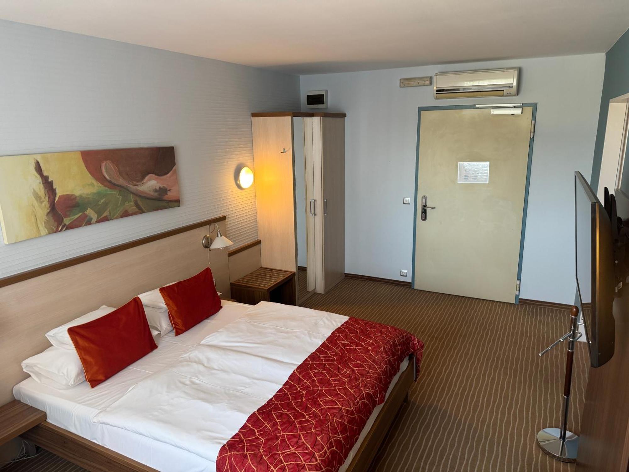 Hotel Famulus Ráb Pokoj fotografie