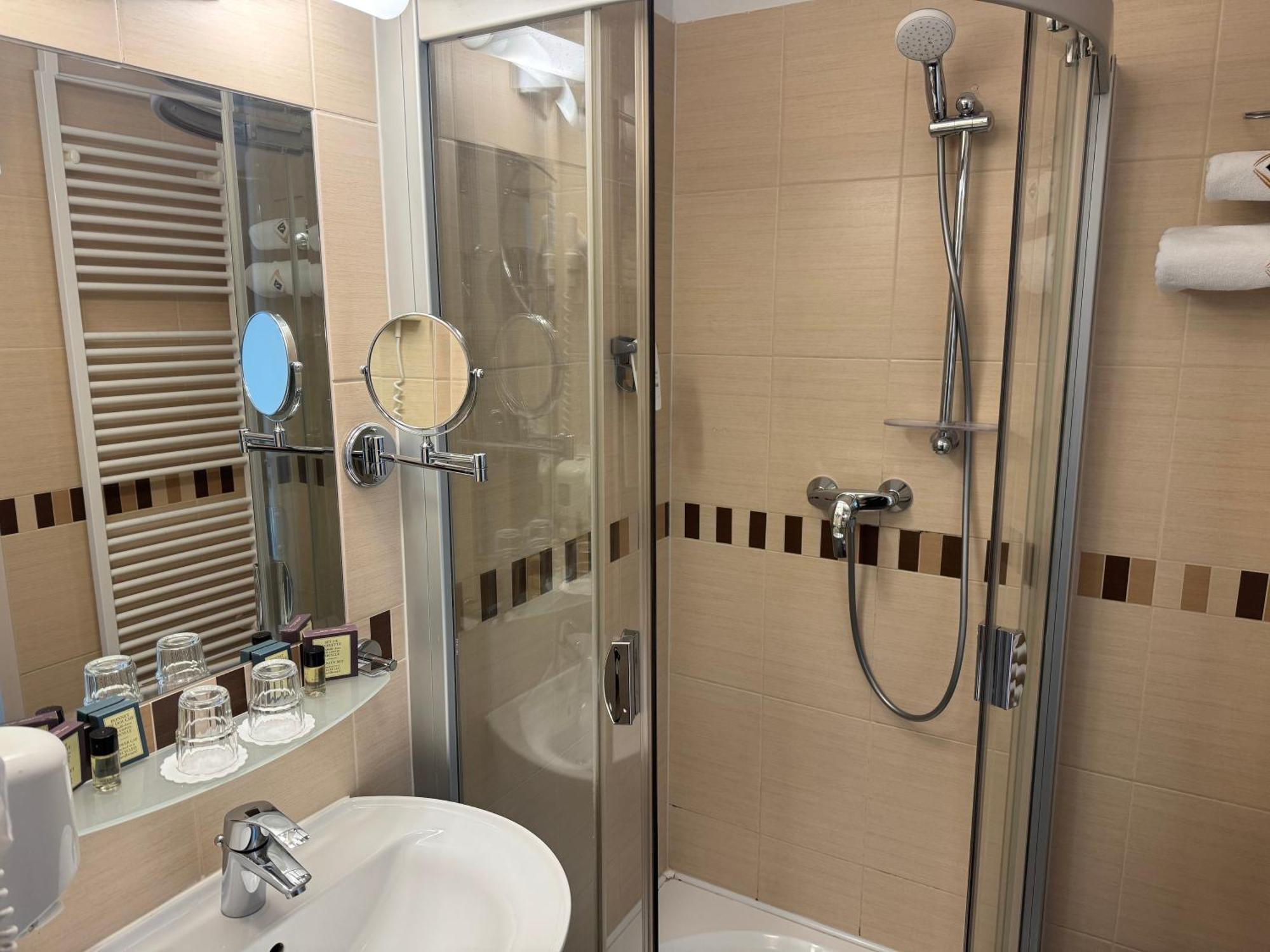 Hotel Famulus Ráb Pokoj fotografie