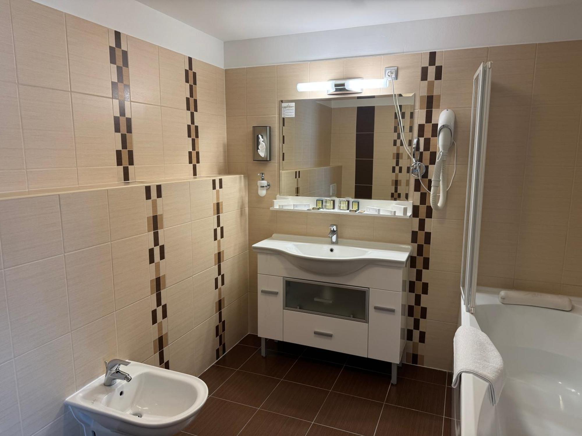 Hotel Famulus Ráb Pokoj fotografie