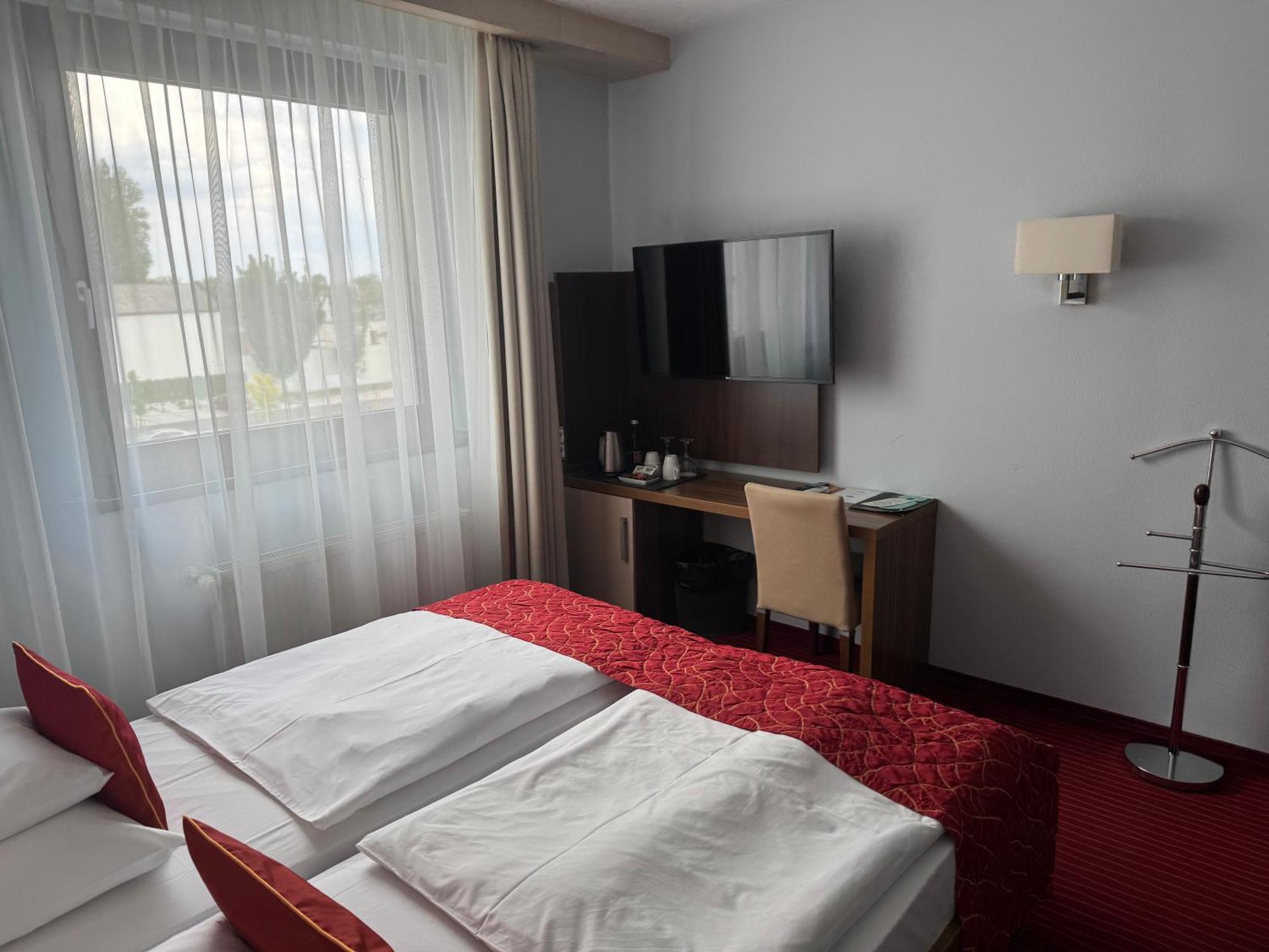 Hotel Famulus Ráb Exteriér fotografie